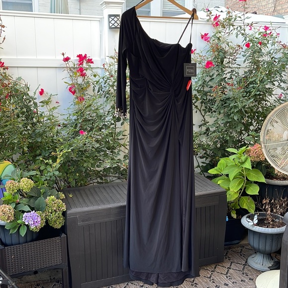 Mac Duggal - One Sleeve Beaded Cuff Side Twist Gown - Black 14 - Picture 12 of 16